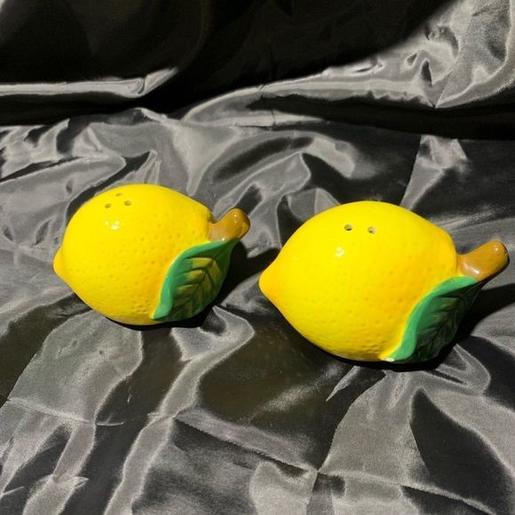 Yellow Lemon Shaped Salt and Pepper Shakers - Picture 5 of 5